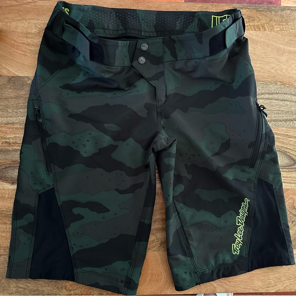 Troy Lee Designs Camo Mountain Bike Shorts L